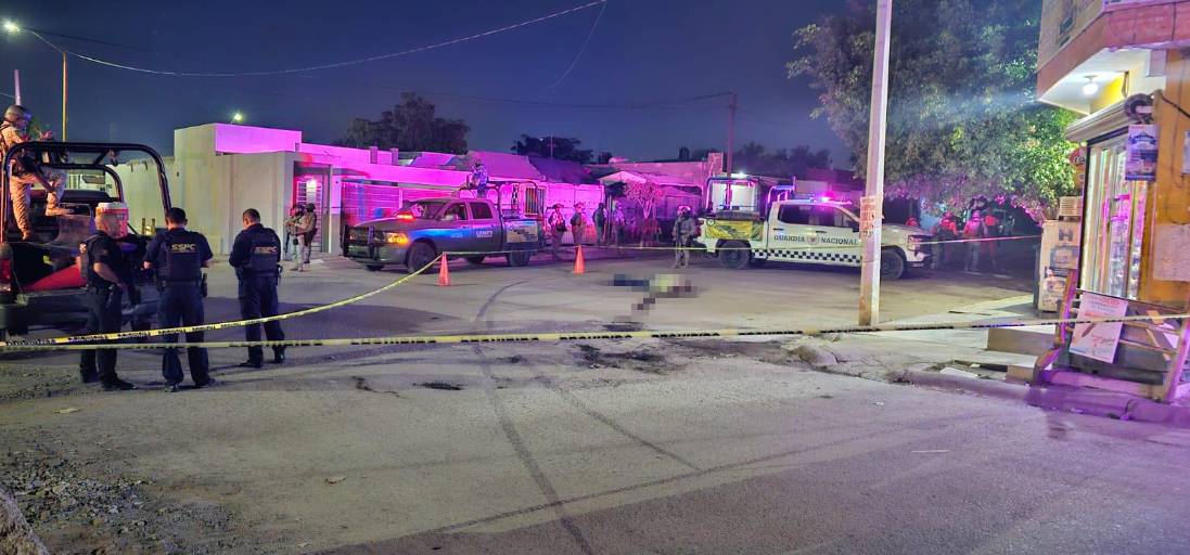 Asesinan a tiros a un hombre frente a un minisúper en Capistrano, al sur de Culiacán