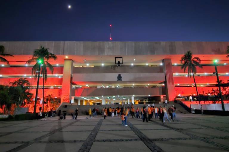 Palacio de Gobierno se viste de naranja; conmemoran lucha contra la violencia a la mujer