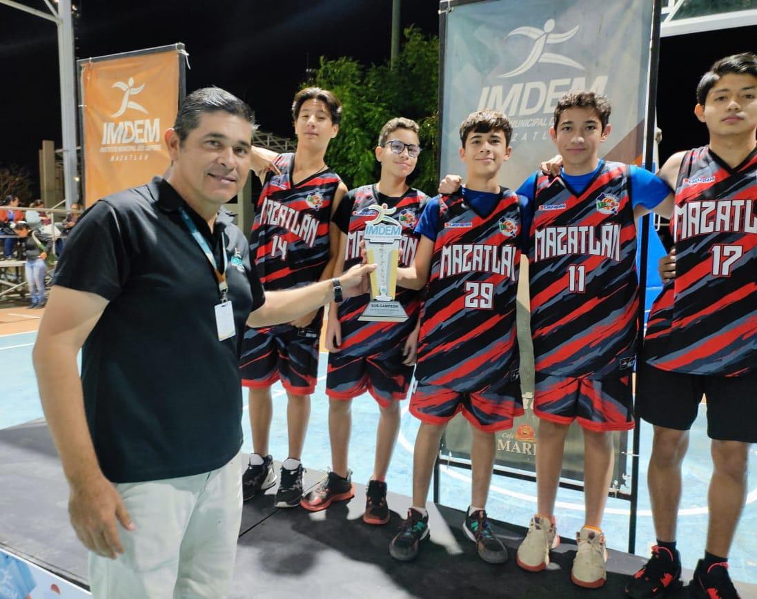 $!Premian a los mejores equipos de la Liga de Baloncesto Imdem
