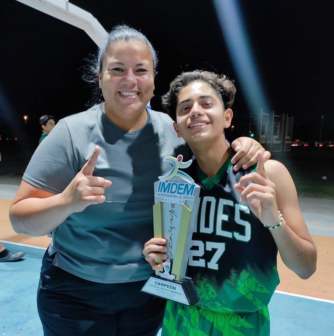 $!Premian a los mejores equipos de la Liga de Baloncesto Imdem