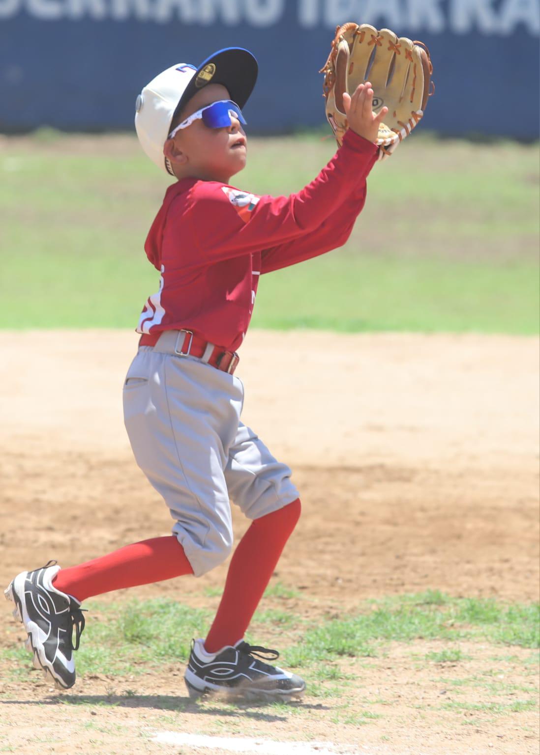 $!Liga Tarahumara sella importante triunfo sobre Hermosillo, en Nacional de Beisbol Escuelita