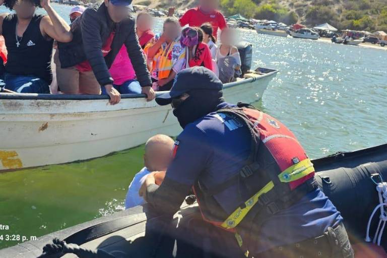 Rescatan a turista que cayó de una lancha en Angostura
