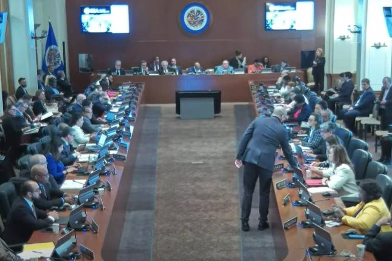 OEA condena asalto a Embajada mexicana en Ecuador y los actos de violencia contra diplomáticos