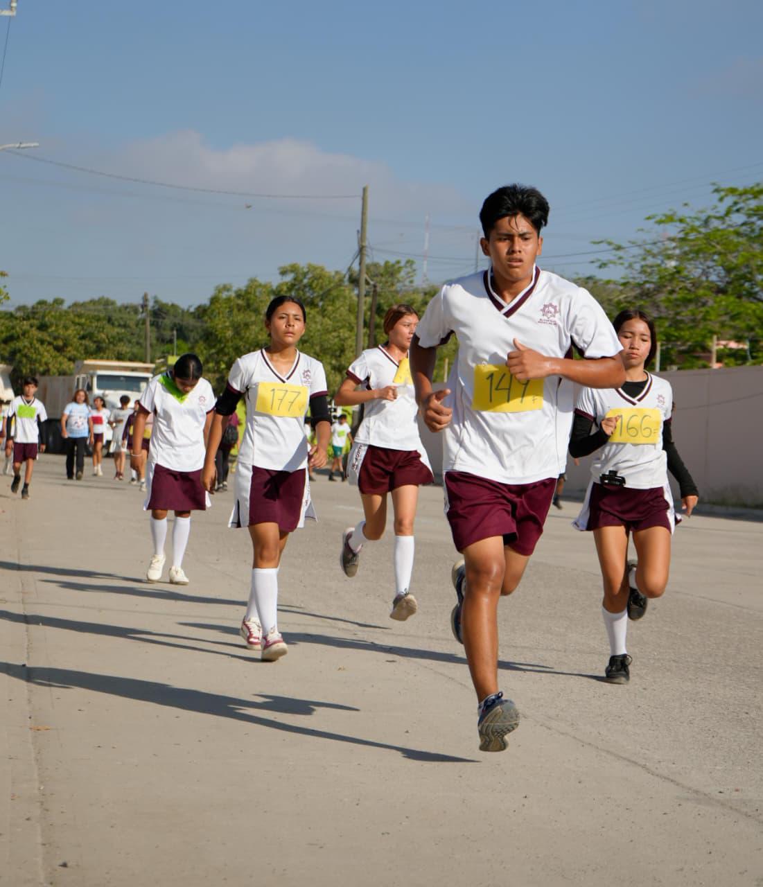 $!Carrera Kilómetros por la Paz une a El Castillo en Mazatlán