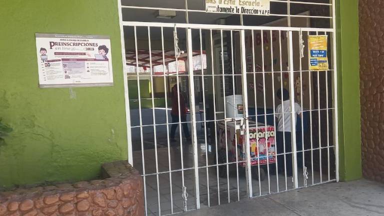 En las primarias y secundarias de Escuinapa se registró poca asistencia de estudiantes.