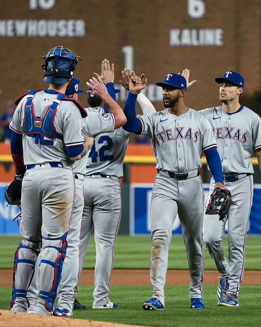 $!Michael Lorenzen y el bullpen de Rangers pintaron de blanco a Tigres