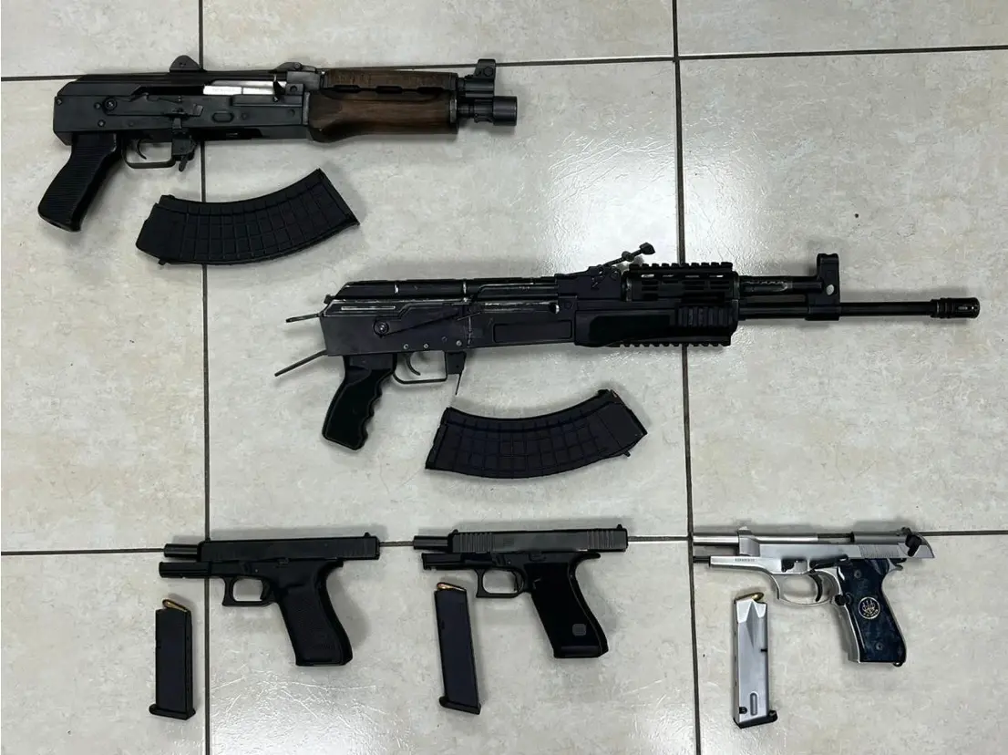 $!¡Llevaba armas de grueso calibre! Lo detienen en la carretera Navojoa–Los Mochis