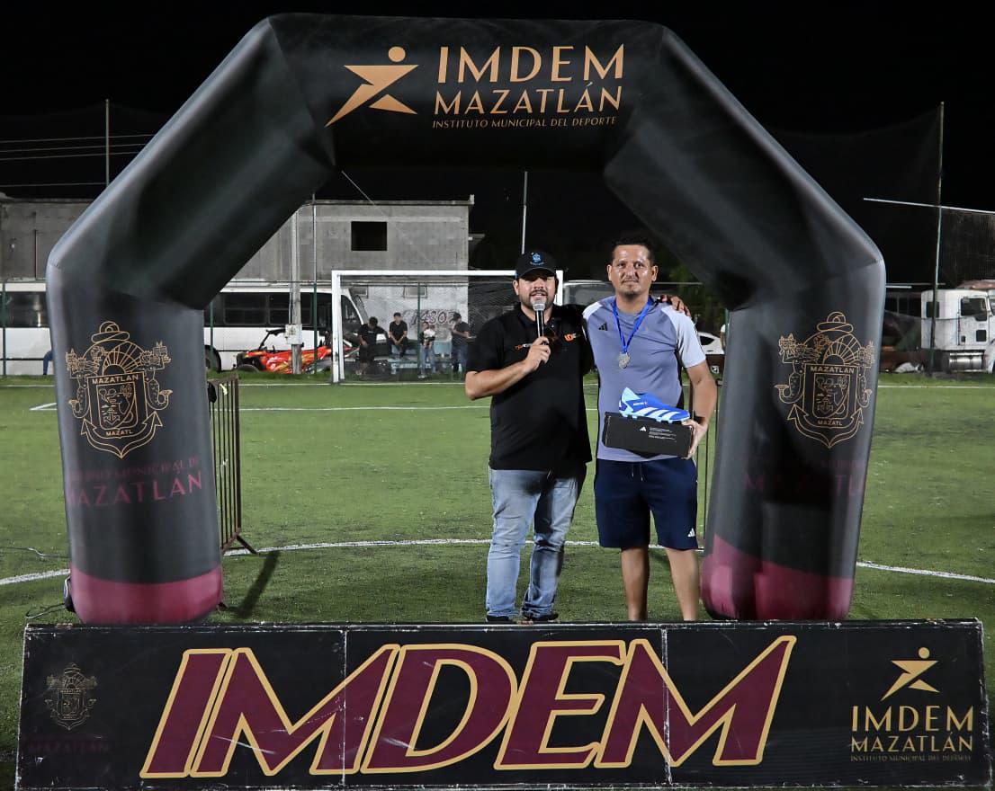 $!Panaderos hace la hombrada, pero Xomir se corona bicampeón del Intercanchas