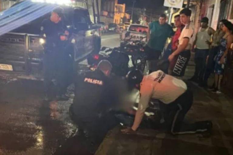 Arrolla motociclista a indigente de Nayarit en el centro de Escuinapa