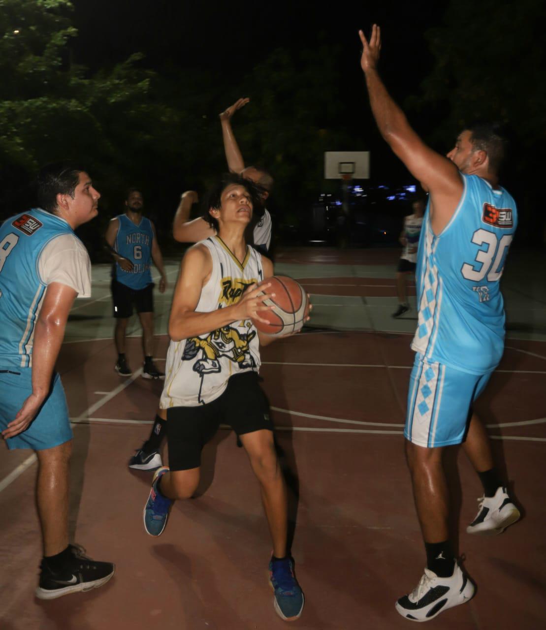 $!Huskys resuelve reñido partido en Liga de Básquetbol Golden
