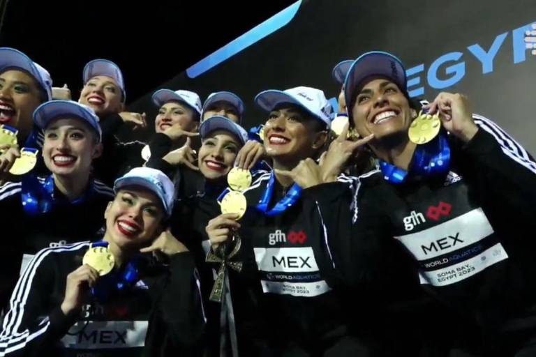 AMLO ‘desmiente’ falta de apoyo para el equipo de Natación Artística