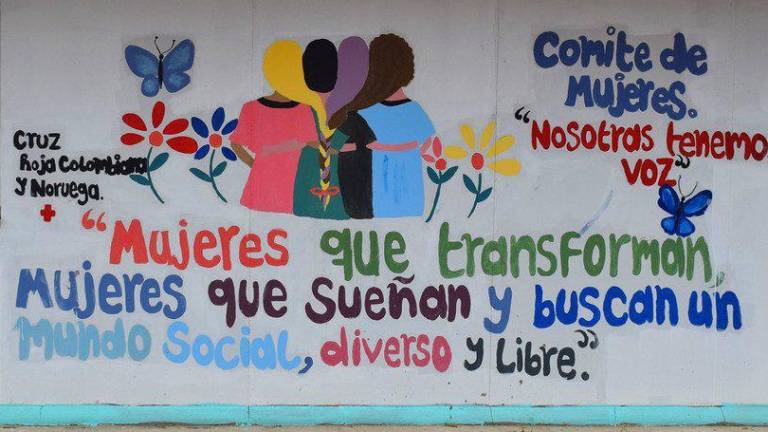 Un mural en Aruaca, Colombia, promueve el mensaje de que las mujeres están detrás del cambio social y la igualdad.