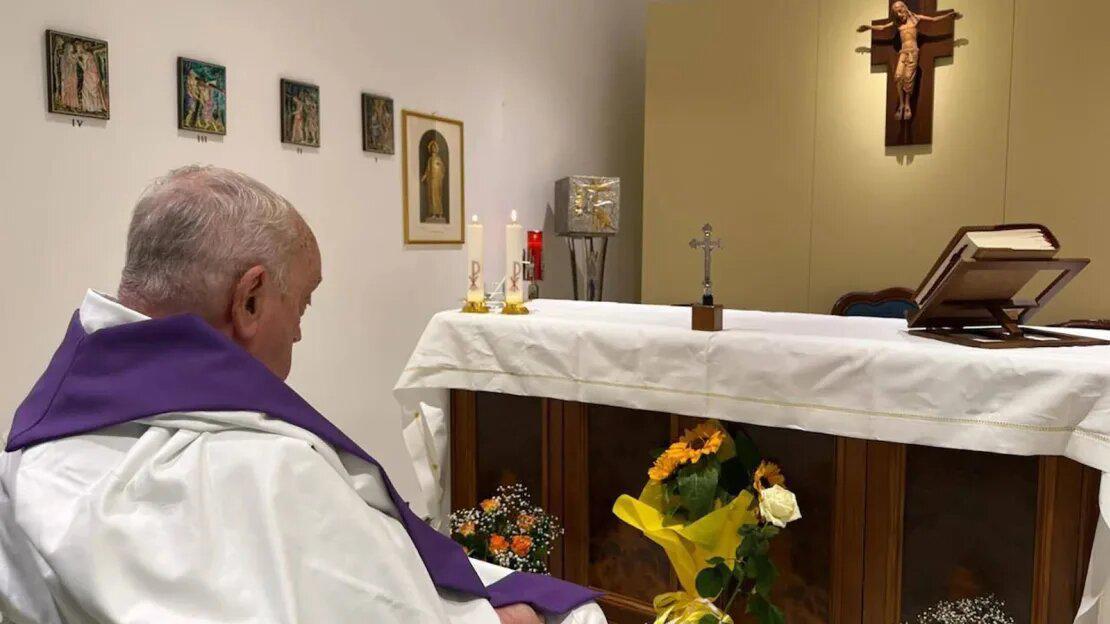 $!Difunden la primera foto del Papa Francisco desde su hospitalización