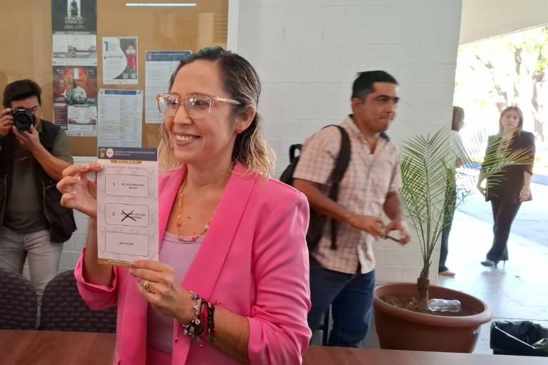 Proceso de elecciones de la UAS atenta contra la democracia, acusa Denise Díaz al emitir su voto