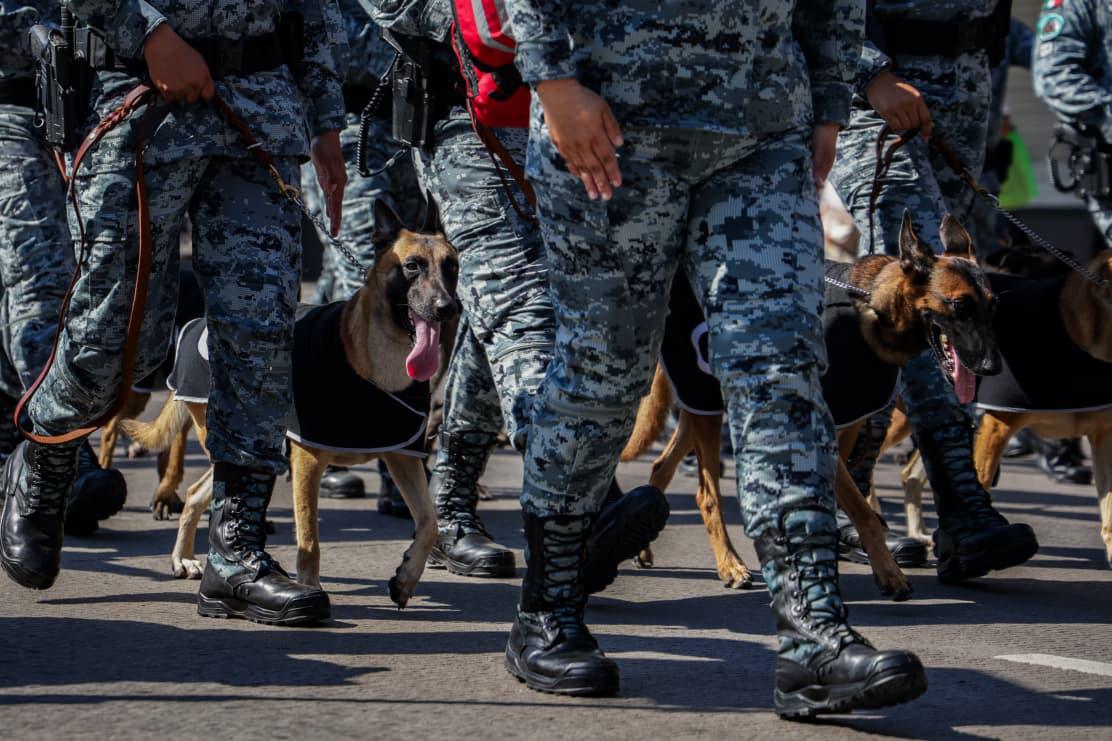 $!Desfilan más de 11 mil elementos de seguridad en Culiacán por aniversario de la Independencia