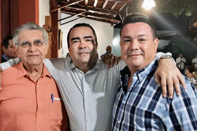 Festejan a Eduardo Niebla Álvarez con fiesta sorpresa