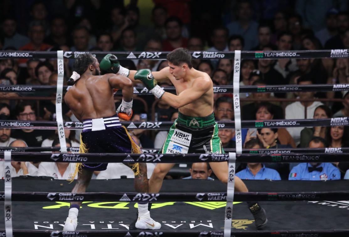 $!Marco Verde triunfa en su debut profesional en casa