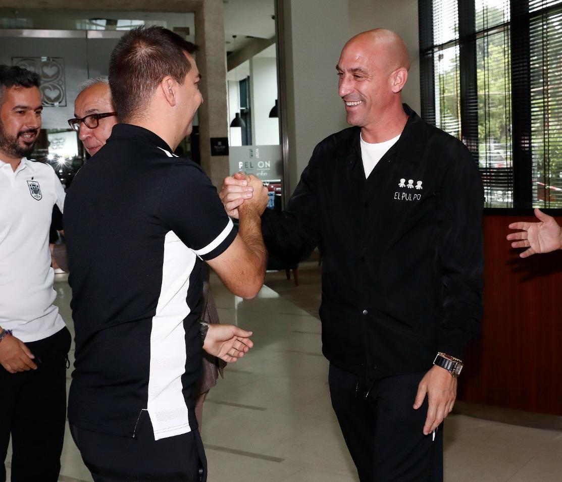 $!Luis Rubiales es condenado a pagar multa por beso a Jenni Hermoso