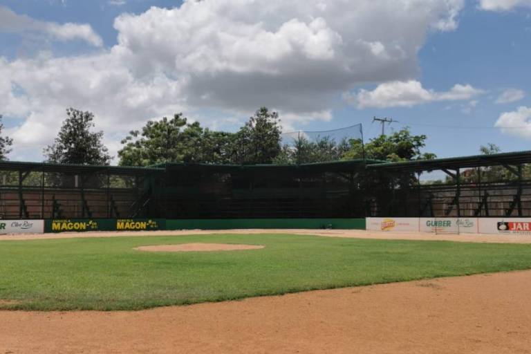 Estadio Francisco Armando Cañez es rehabilitado en Juan José Ríos, en Guasave