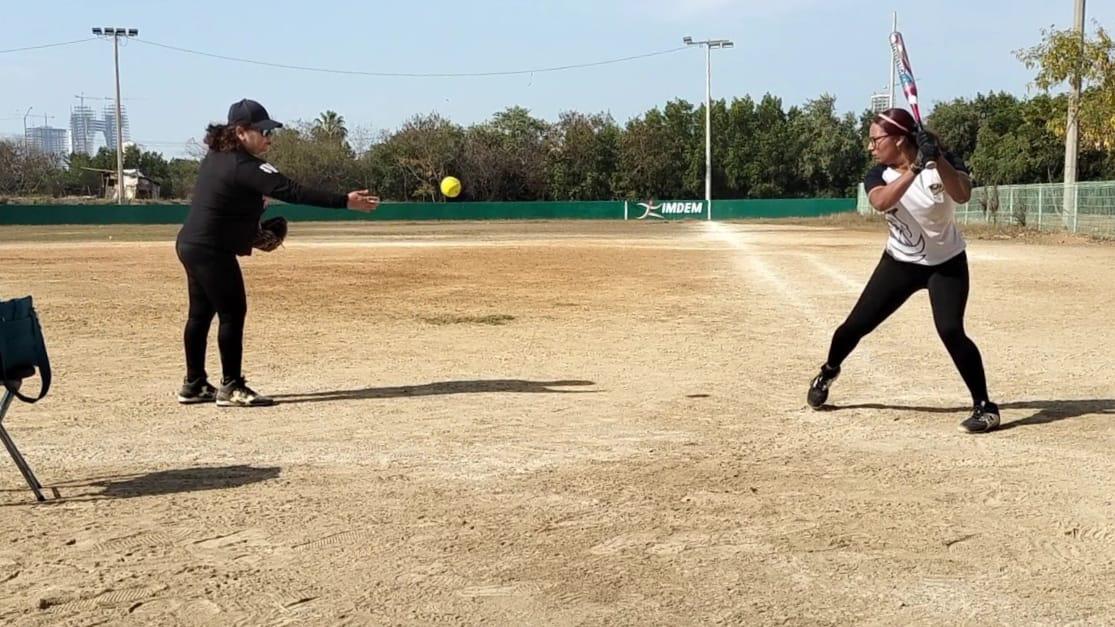$!Susana Tirado, la versátil ‘teacher’ del softbol sinaloense