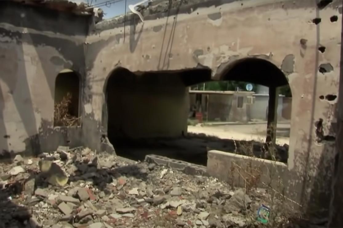 $!Un comando armado de Los Zetas, en complicidad con agentes de la policía municipal, demolió 40 casas del municipio, y secuestró y asesinó a pobladores.