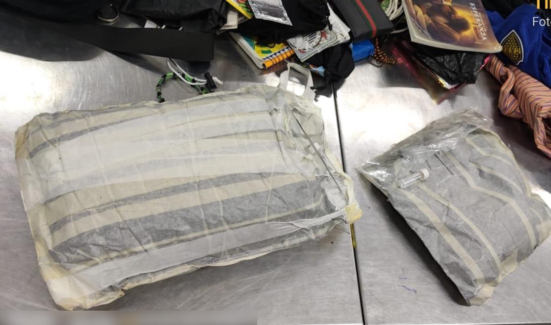 $!Detienen a mexicano con más de 3 kilos de presunta cocaína en el AICM