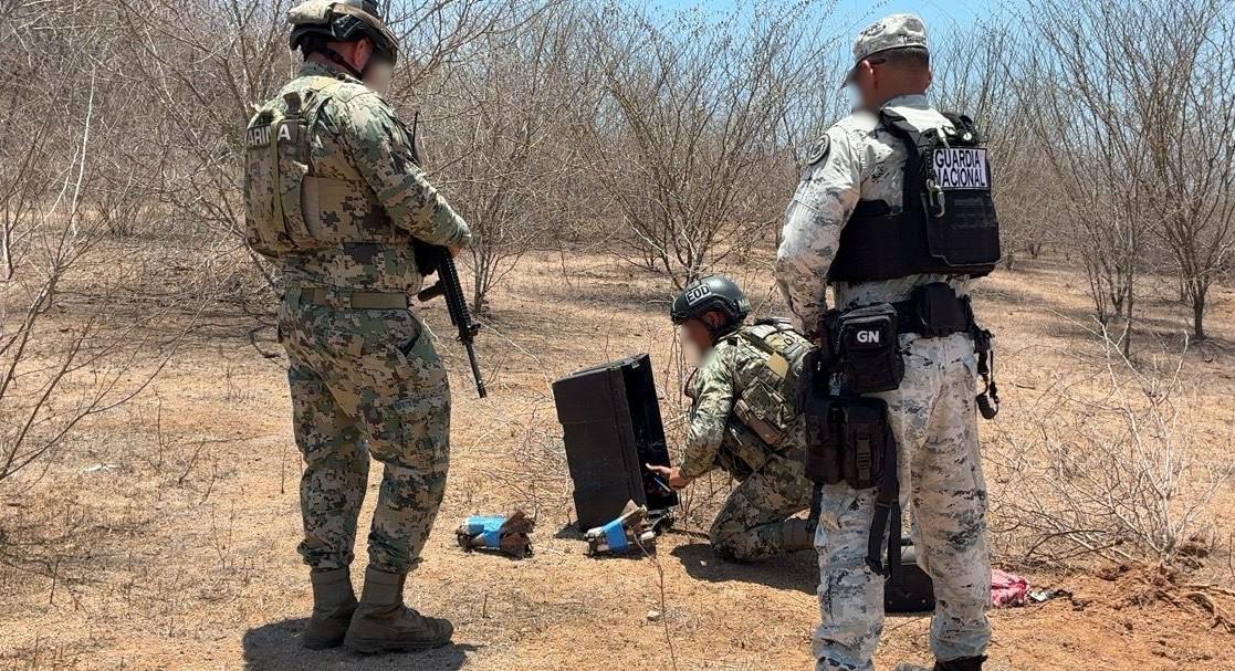 $!Marina decomisa artefactos explosivos, armas largas, cargadores, cartuchos, droga y equipo táctico en Mazatlán y Elota
