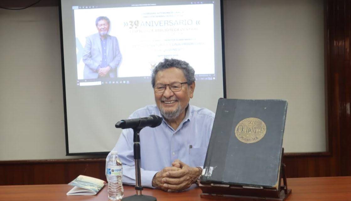 Élmer Mendoza.
