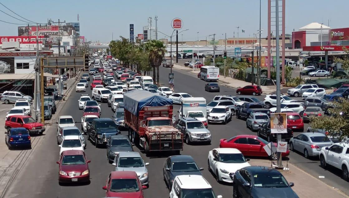 $!Maiceros toman Culiacán y paralizan el Aeropuerto