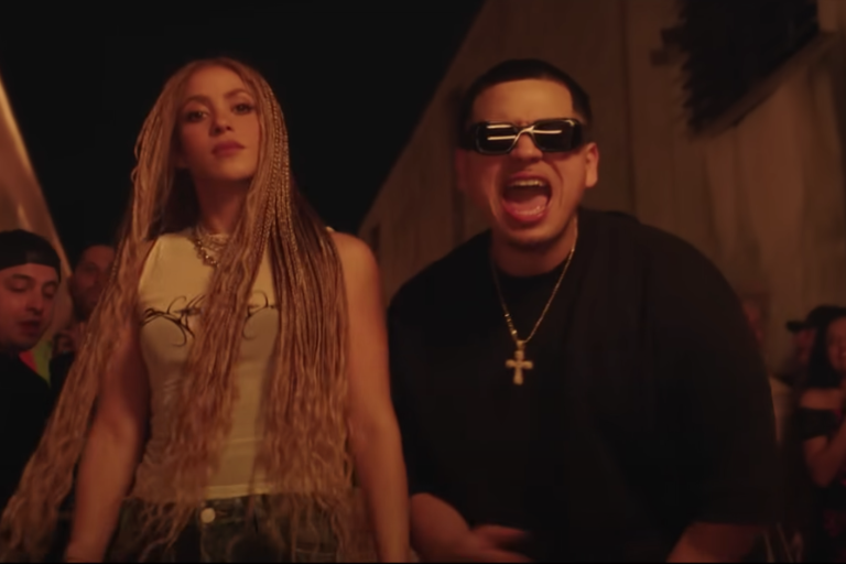 Incursiona Shakira en los corridos tumbados con ‘El jefe’ junto a Fuerza Regida