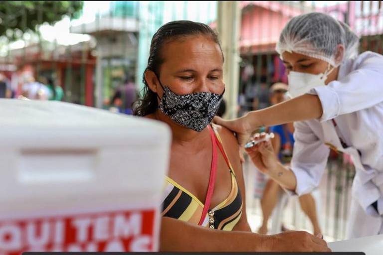 Ómicron puede infectar a las personas vacunadas o que ya han tenido Covid-19; la OMS pide cancelar fiestas