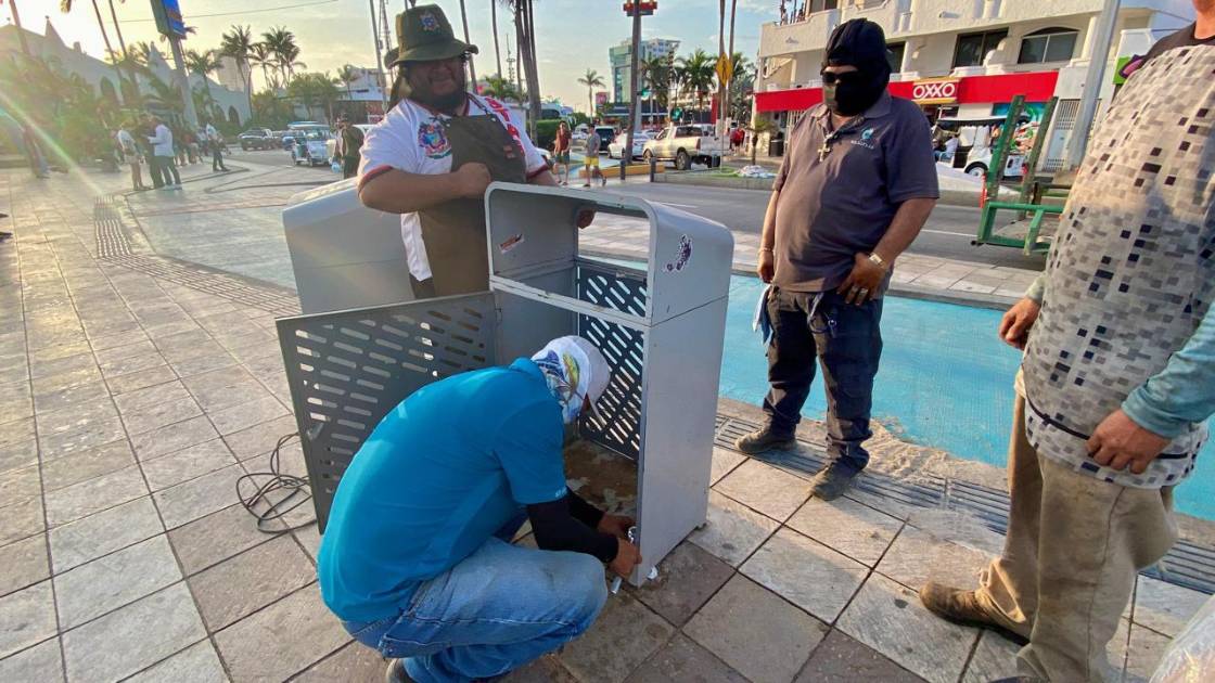 Instalan 100 nuevos contenedores de basura a lo largo del malecón
