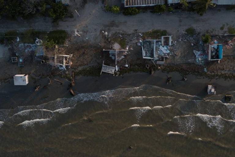 Comunidades desaparecen del mapa: imágenes del devastador impacto del aumento del nivel del mar en América Latina
