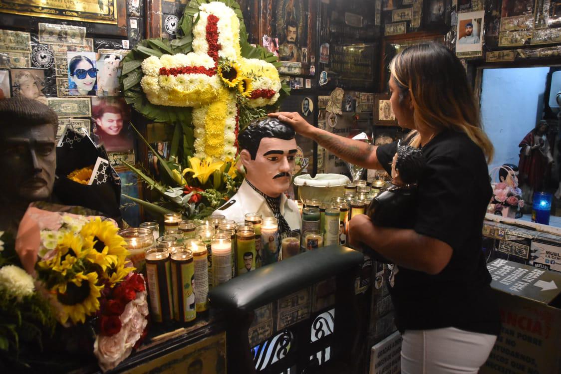 $!Desde dintintas partes del País, fieles visitan la capilla de Malverde para celebrar su aniversario