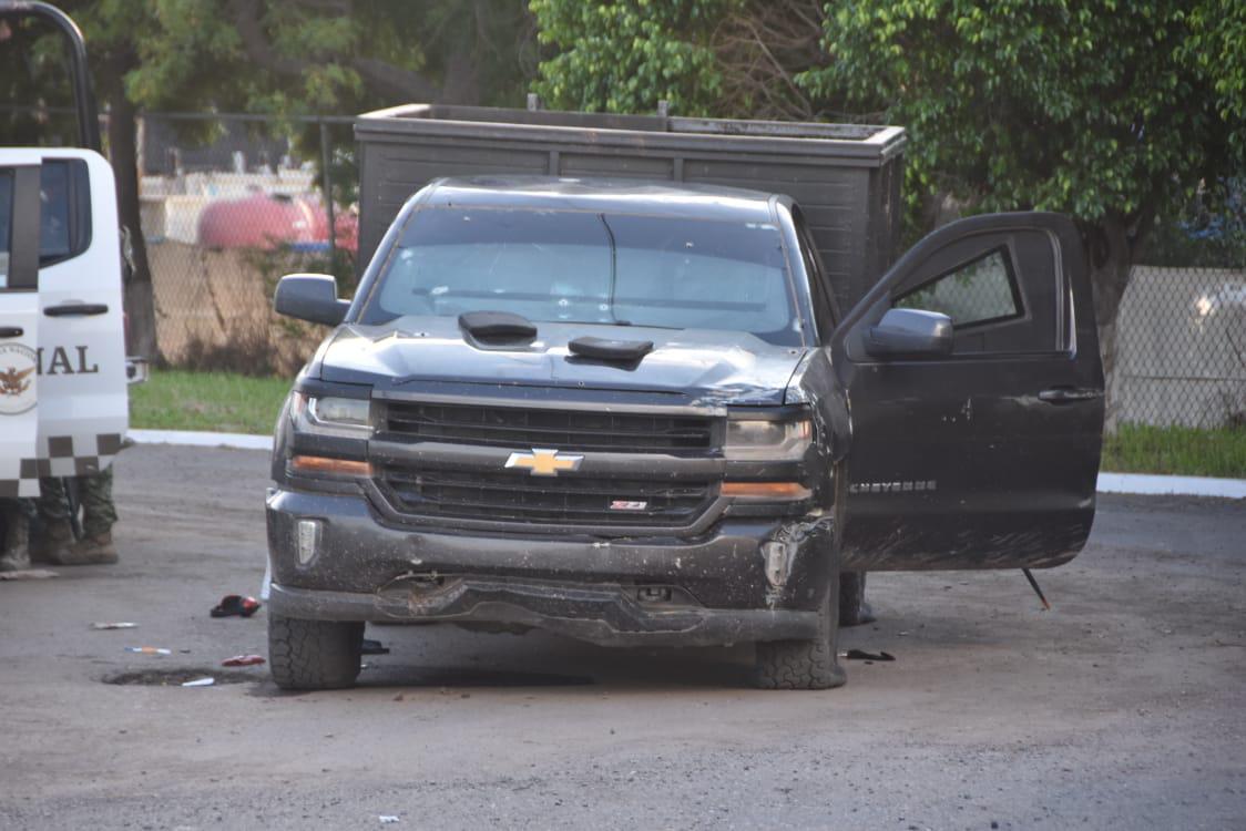 $!Aseguran Ejército y Guardia Nacional camioneta blindada en entrada de Villa Juárez, Culiacán