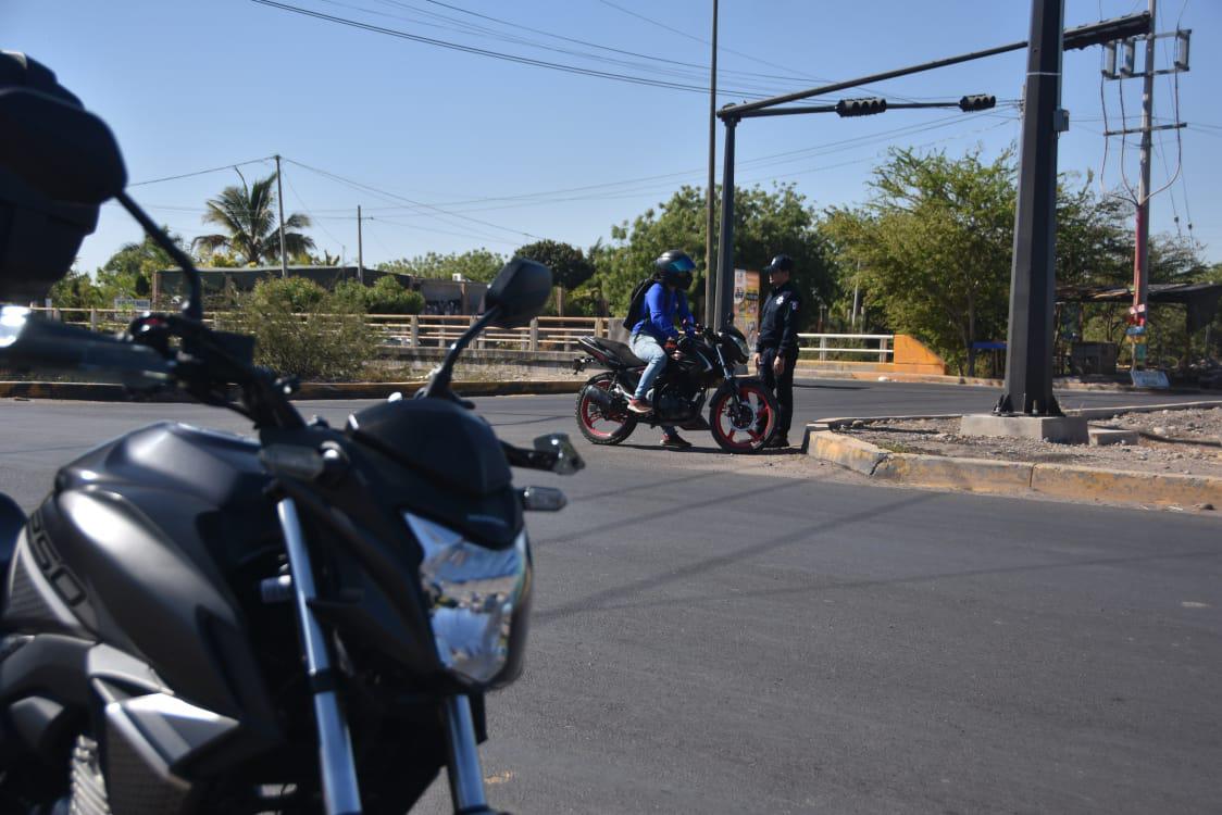 $!Arma Tránsito de Culiacán operativo contra irregulares y ya comenzó a quitar motocicletas