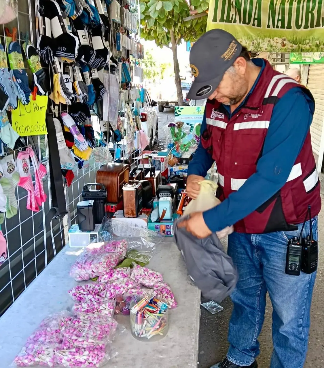 $!Saca Protección Civil 20 kilos de pirotecnia de las calles de Culiacán