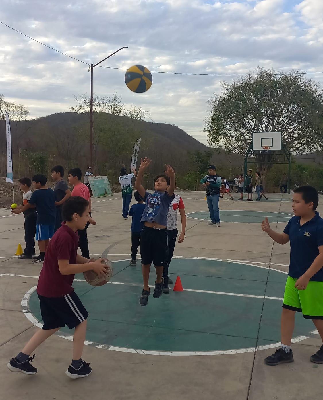 $!Disfrutan de una gran tarde familias de Carboneras con Jornada Deportiva