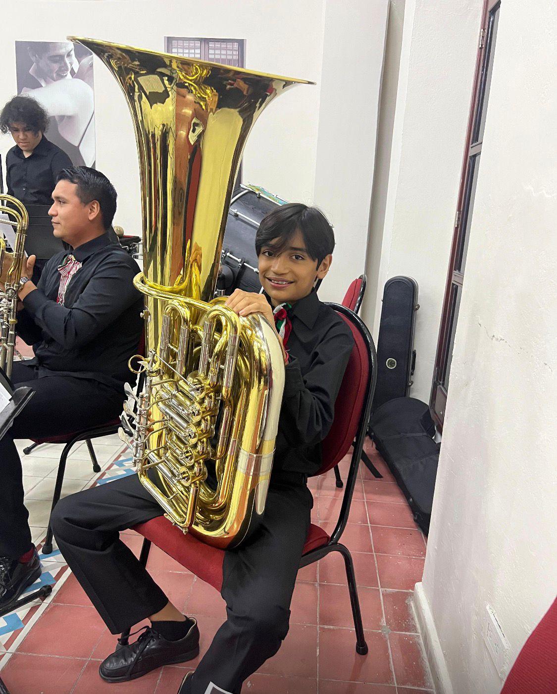 $!Alfredo Herrejón, de 14 años, integrante de la Orquesta Juvenil del CMA.