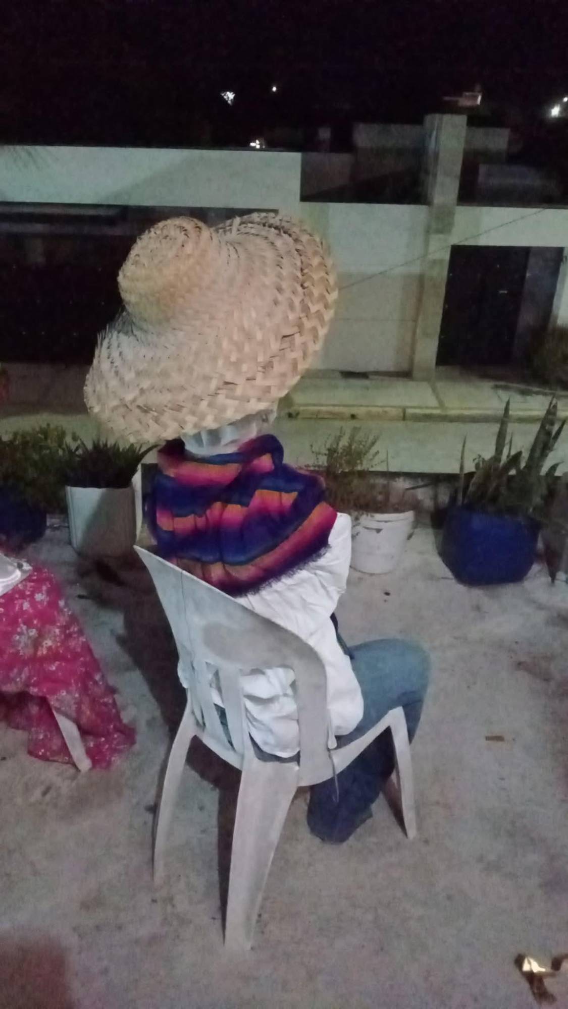 $!Juan Carlos conserva viva la tradición de los altares de muertos en Escuinapa