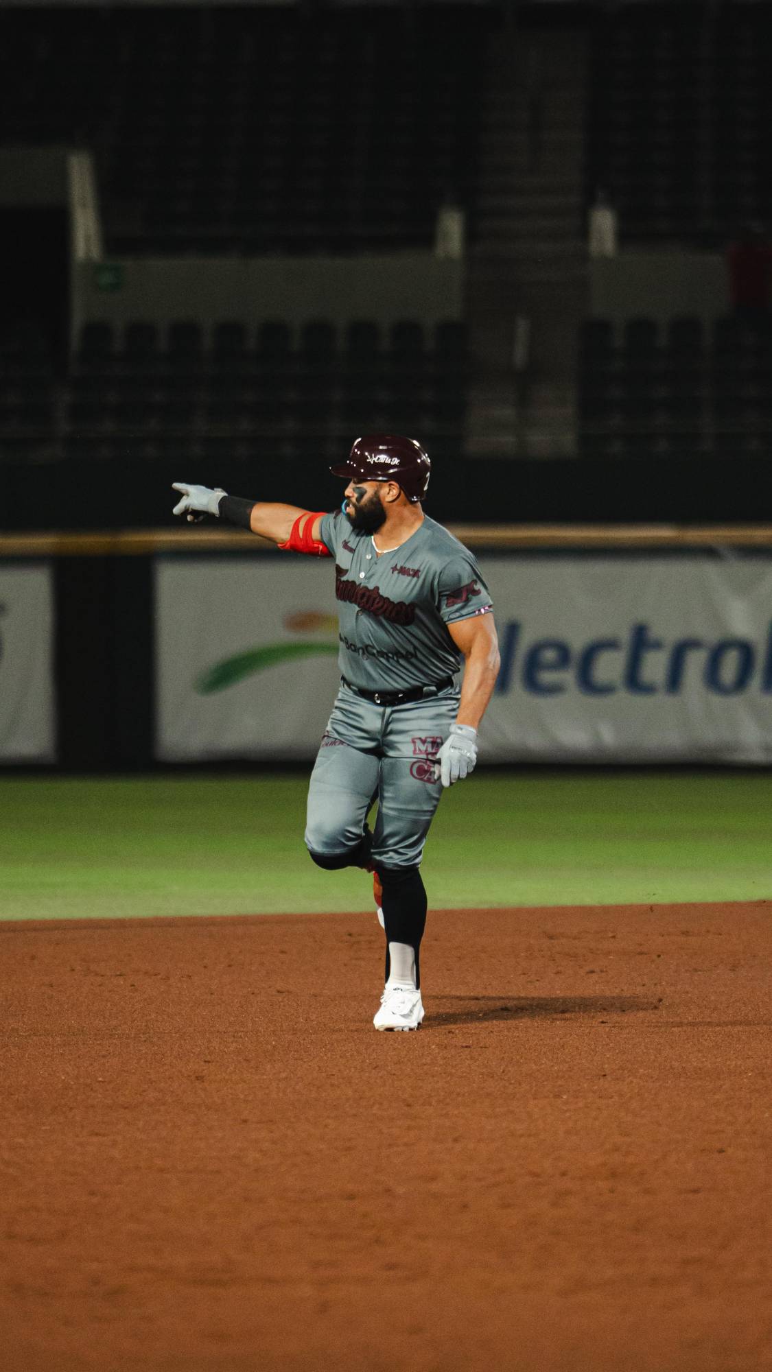 $!Tomateros de Culiacán blanquea 4-0 a Yaquis e iguala la serie en Ciudad Obregón
