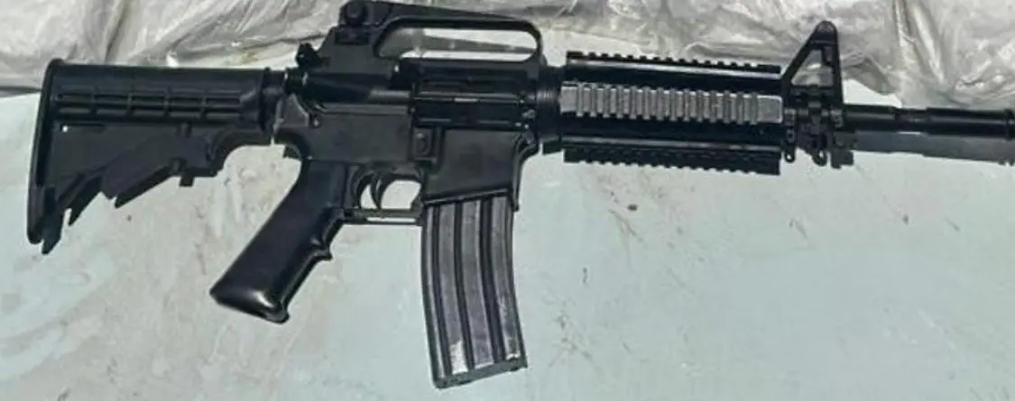 $!Fuerzas Federales decomisan arsenal y 14 kilos de presunta cocaína en Culiacán