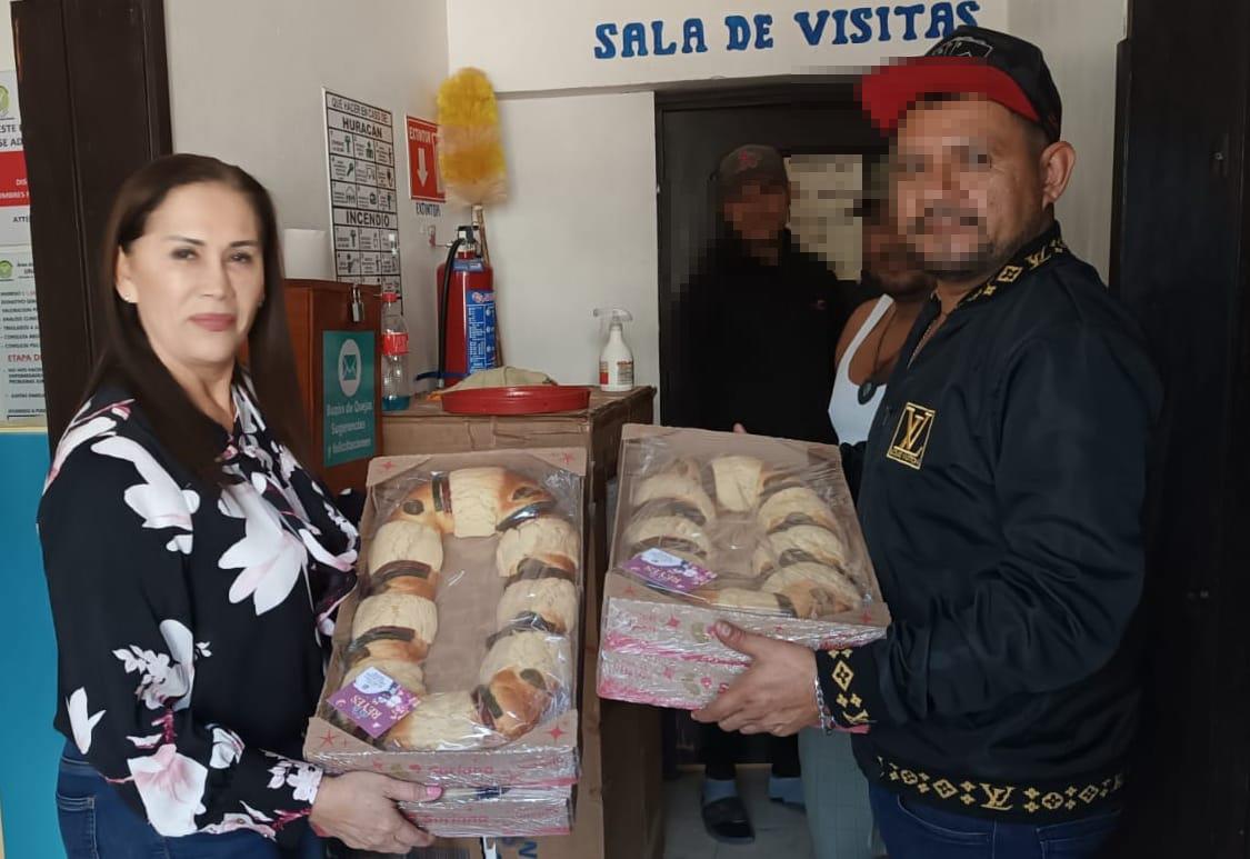 $!Llevan roscas a personas en centros de rehabilitación en Escuinapa