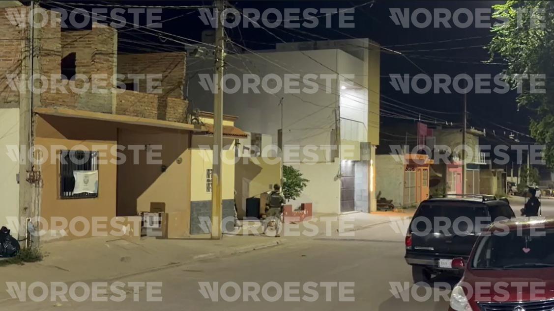$!Motociclistas armados disparan contra la fachada de una vivienda en la colonia Colosio Sí, en Mazatlán