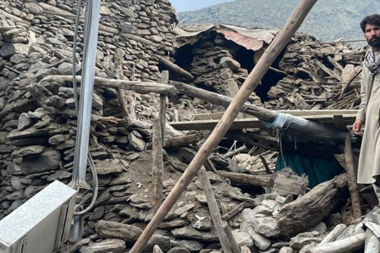 En Afganistán, continúan los trabajos para asistir a los sobrevivientes del terremoto en un terreno de difícil acceso