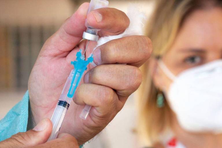 Brasil espera haber vacunado contra el Covid-19 a toda su población para fines de 2021