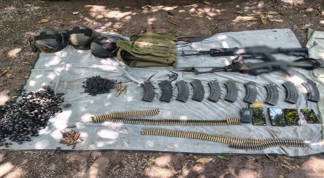 $!Ejército y Marina aseguran armas, vehículos y explosivos en operativos en Elota, Cosalá y Navolato