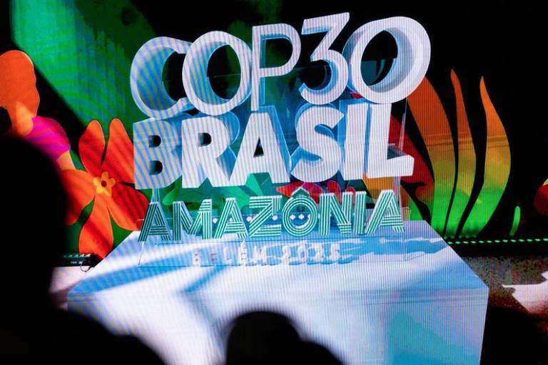 La COP30 impulsa el financiamiento climático y promete planificar la transición hacia los combustibles fósiles