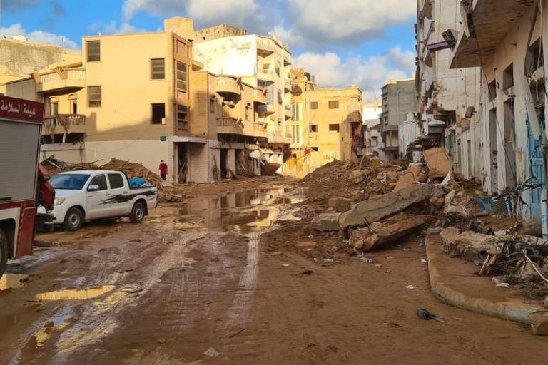 Los supervivientes de las inundaciones de Libia se enfrentan al trauma