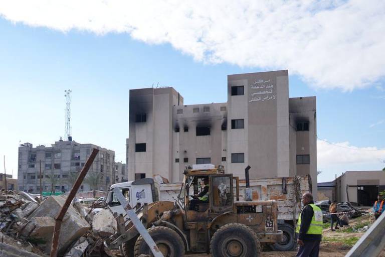 Israel asesina a cinco periodistas más en Gaza en el ataque a un hospital; la ONU condena el crimen